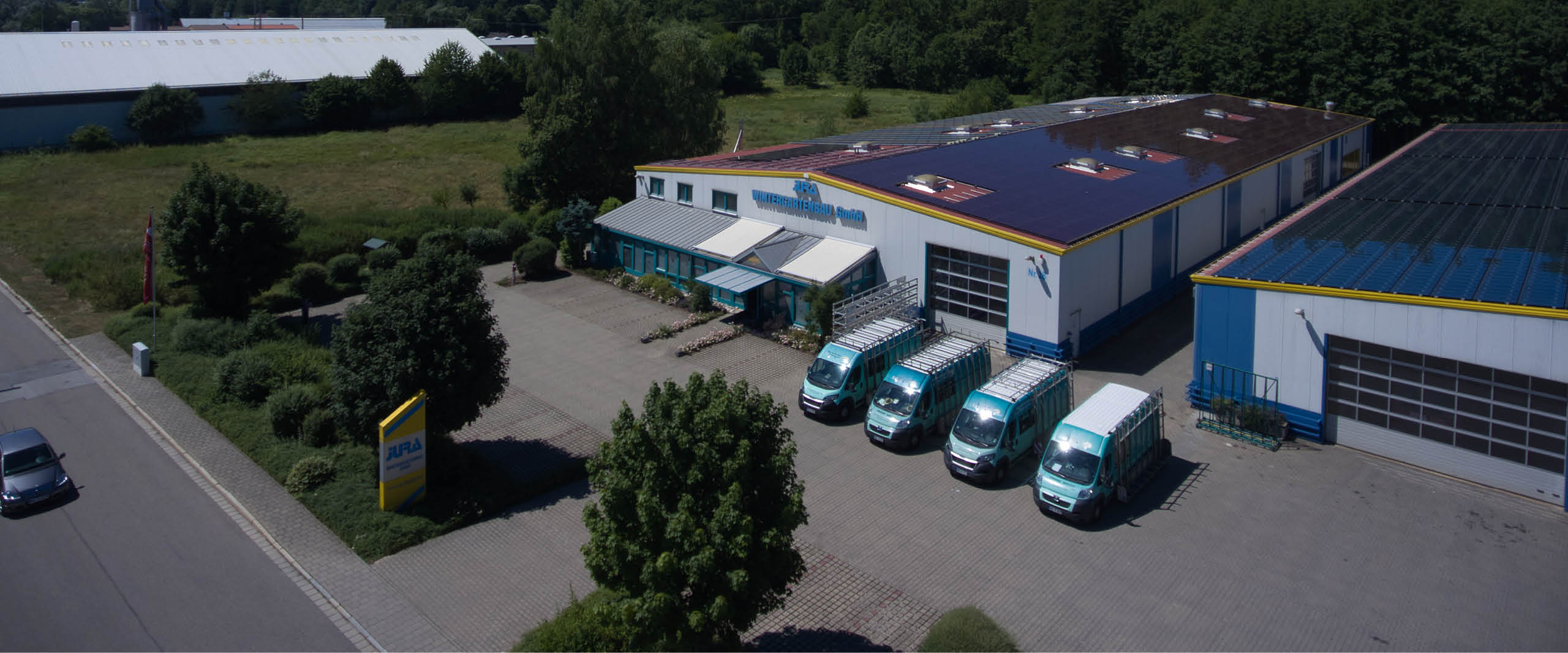 Jura Wintergartenbau GmbH - unsere modernen Produktionshallen und Fuhrpark